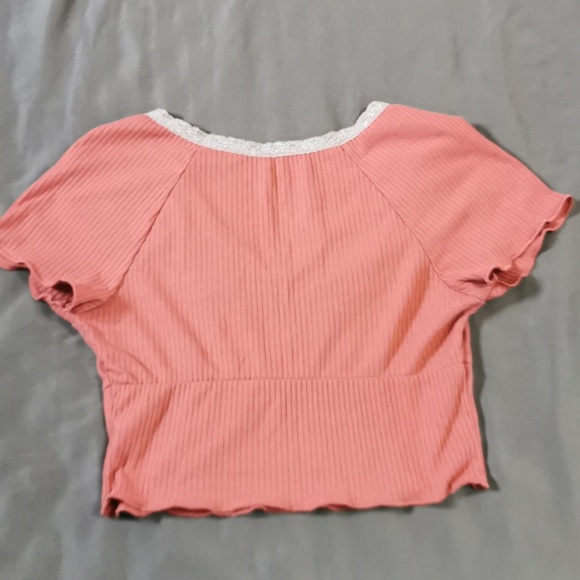 crop top - Picture 3 of 3